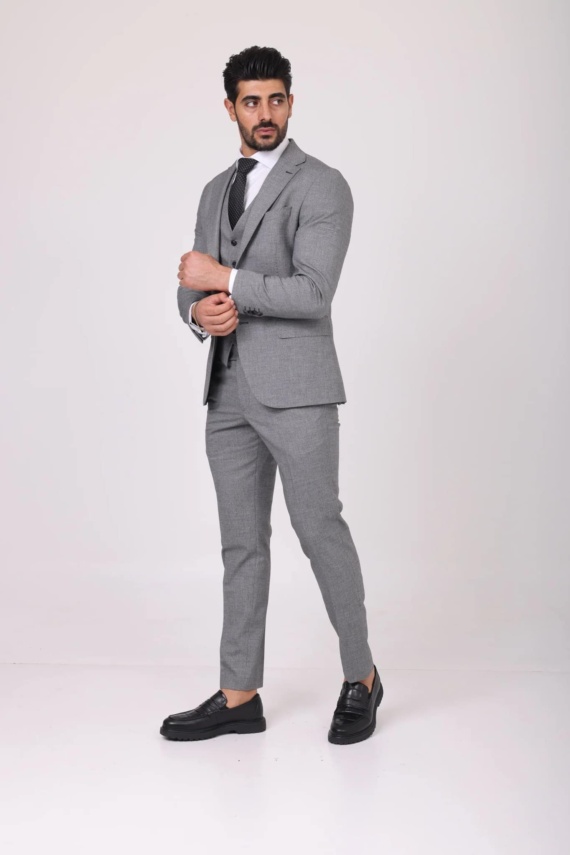Refined Light Grey Men's Suit - Image 2